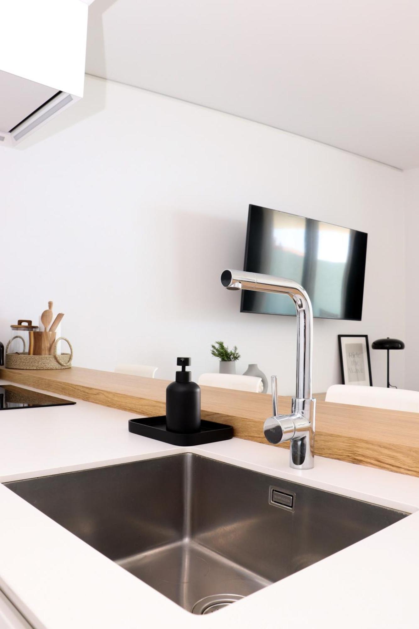 Fantastic Apartment In The Wave Just Steps From Carvajal Beach - Pool And Free Parking 푸엔히롤라 외부 사진